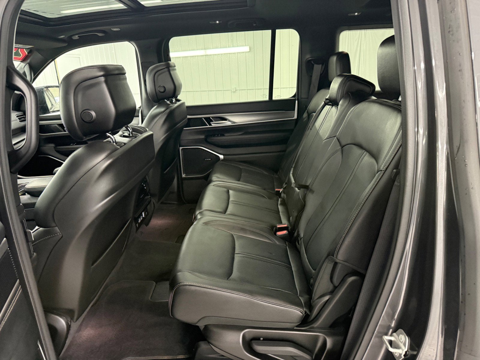 2025 Jeep Wagoneer Base