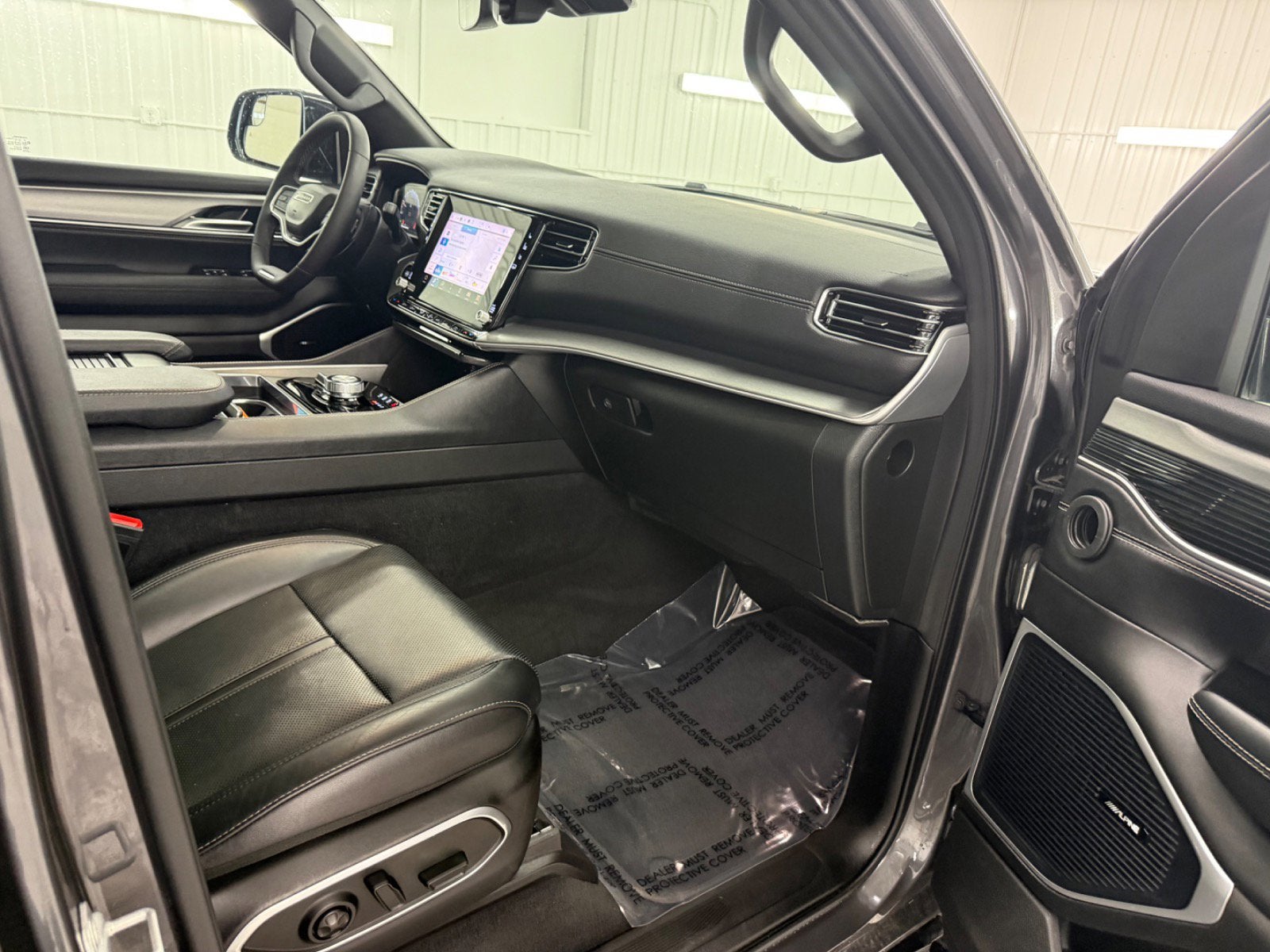 2025 Jeep Wagoneer Base