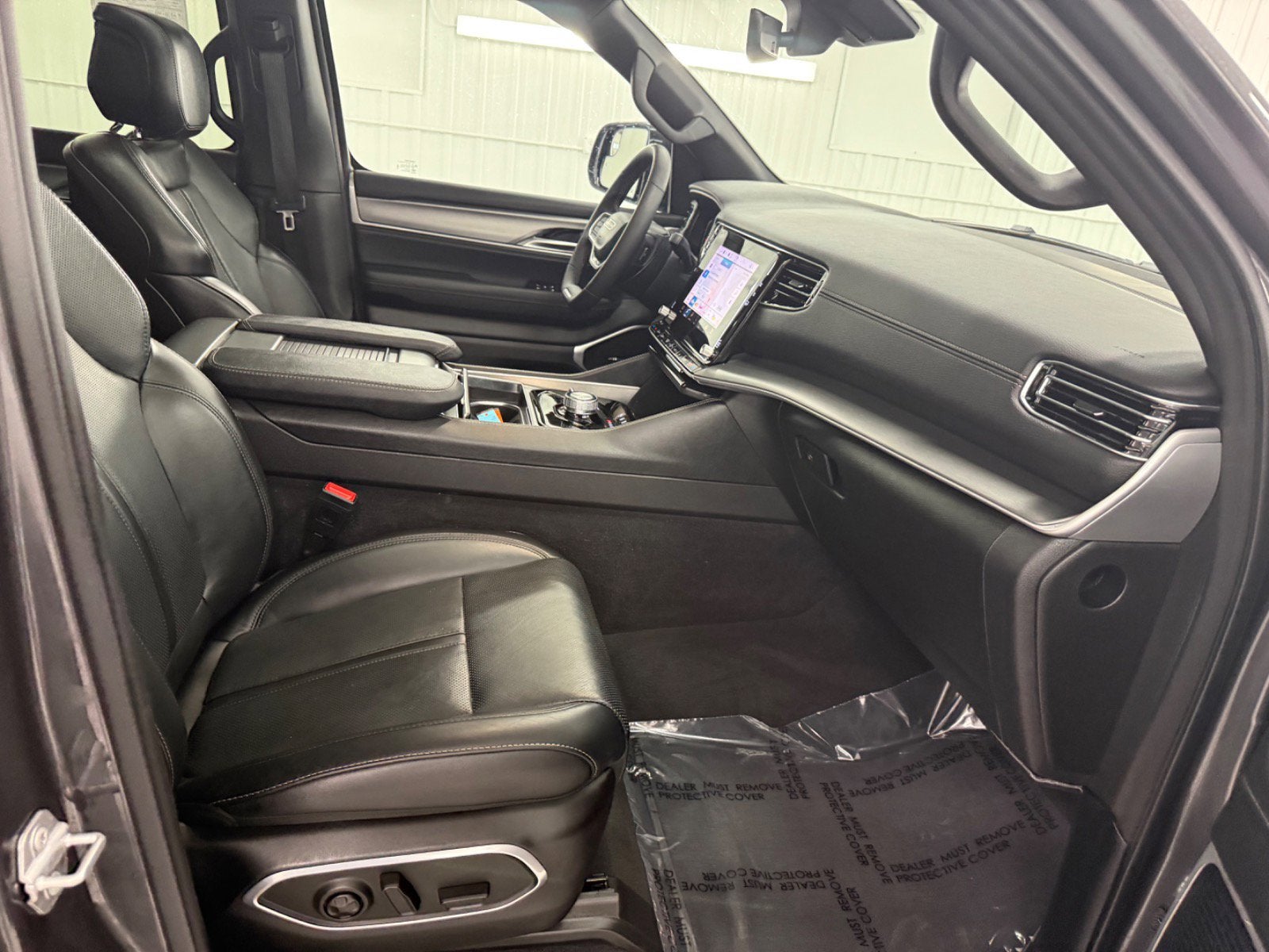 2025 Jeep Wagoneer Base