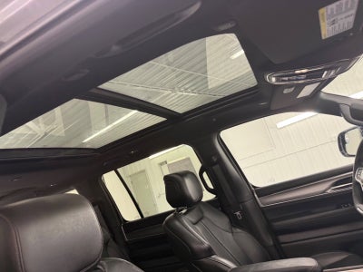 2025 Jeep Wagoneer Base