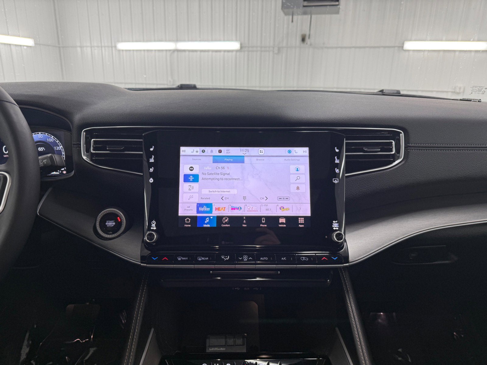 2025 Jeep Wagoneer Base