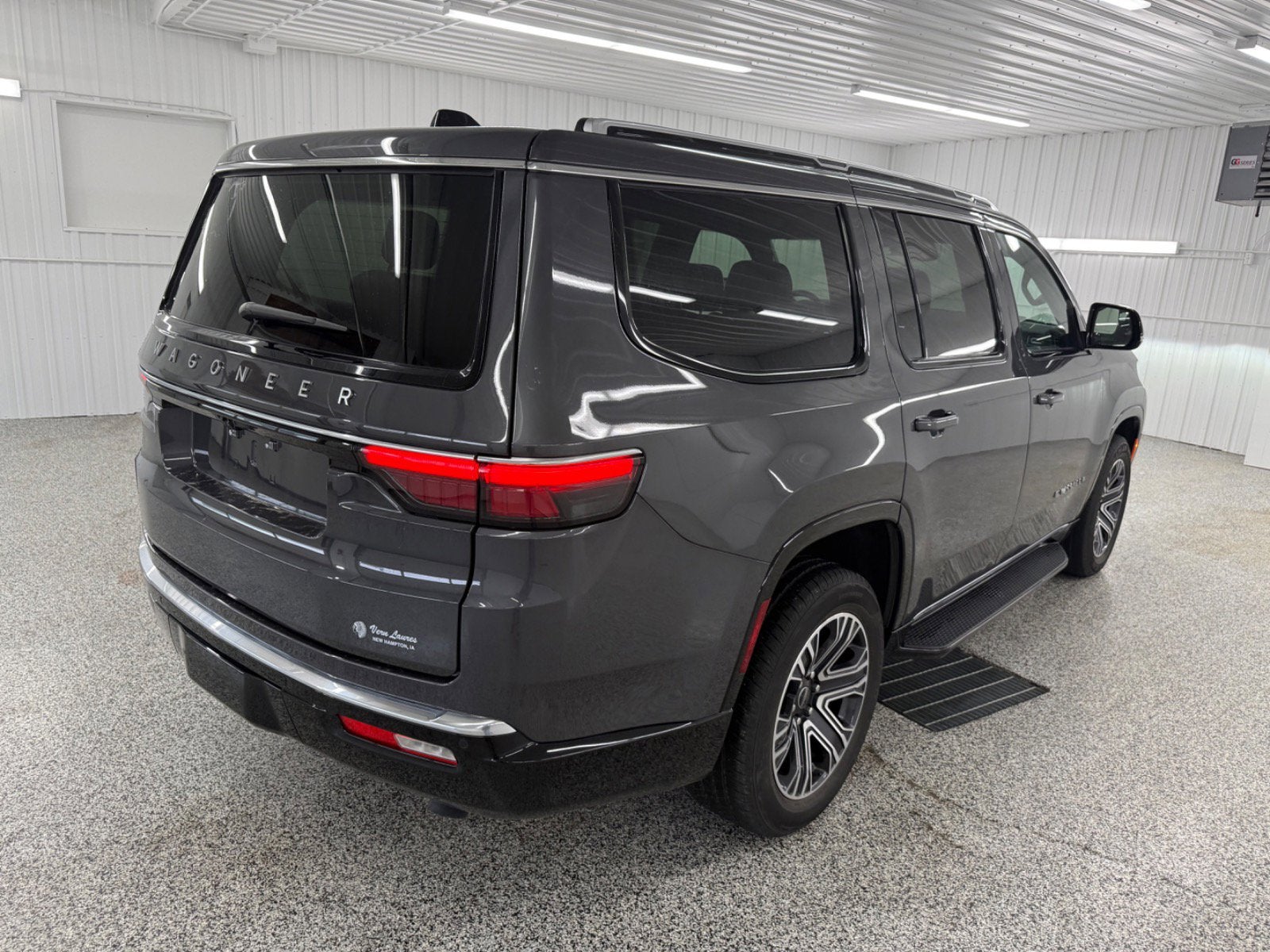 2025 Jeep Wagoneer Base