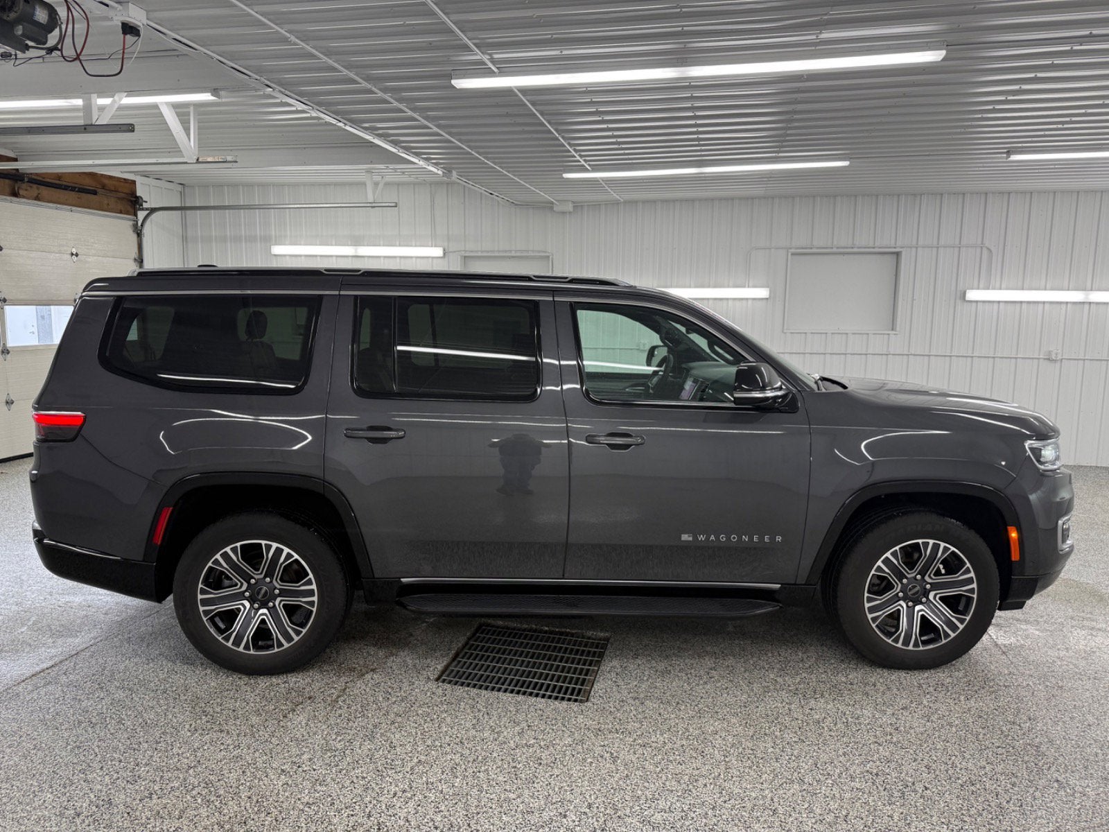 2025 Jeep Wagoneer Base