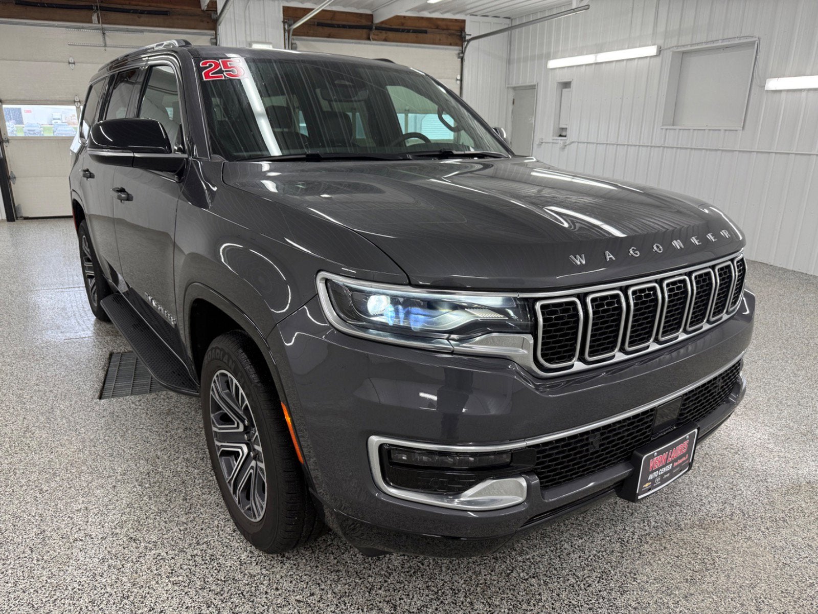 2025 Jeep Wagoneer Base