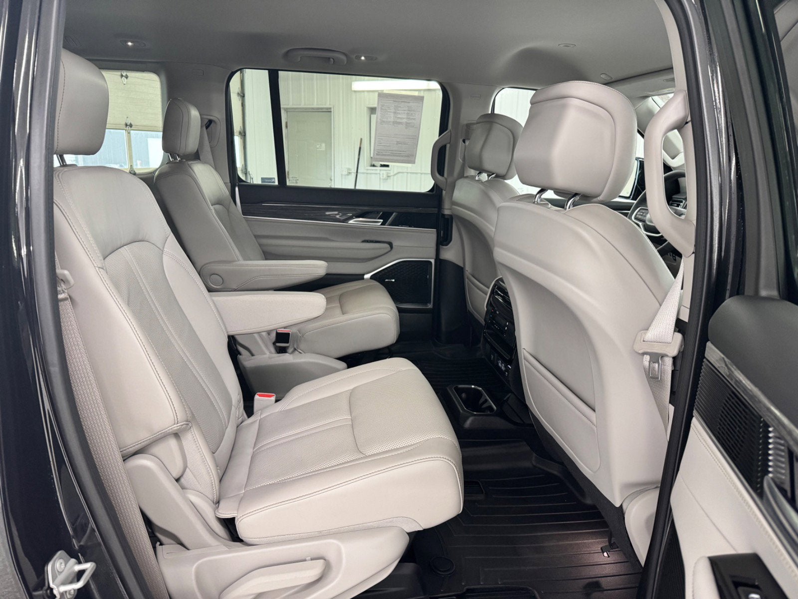 2022 Jeep Wagoneer Series III