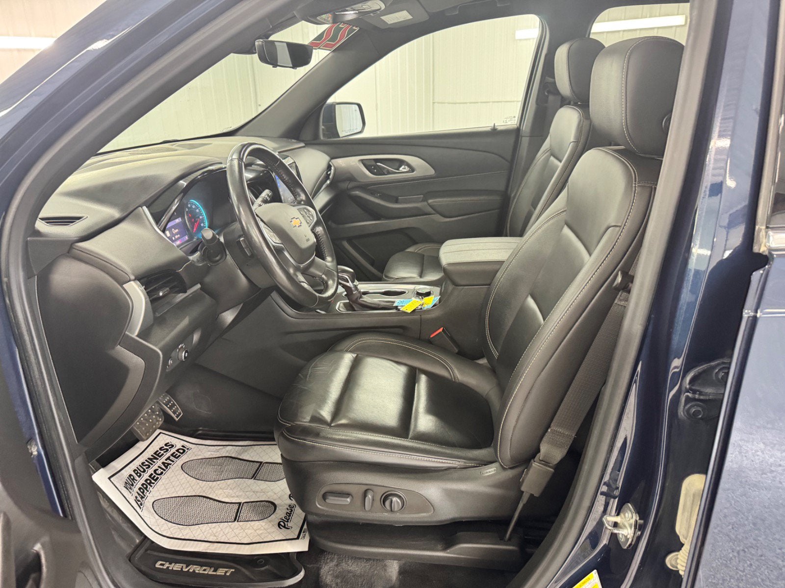 2022 Chevrolet Traverse LT Leather