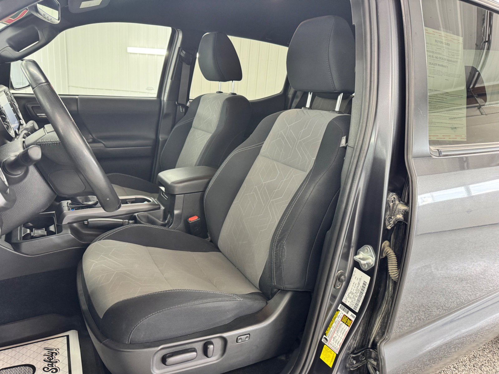 2022 Toyota Tacoma 4WD SR5