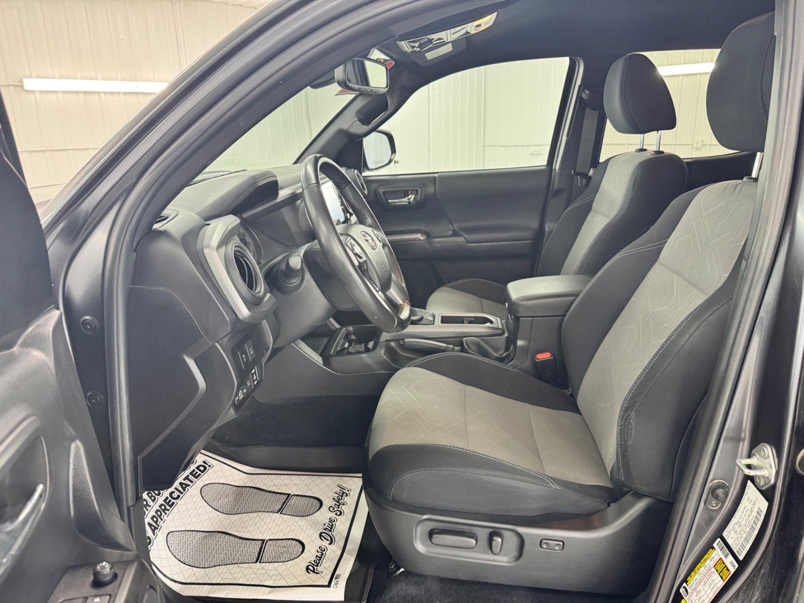 2022 Toyota Tacoma 4WD SR5