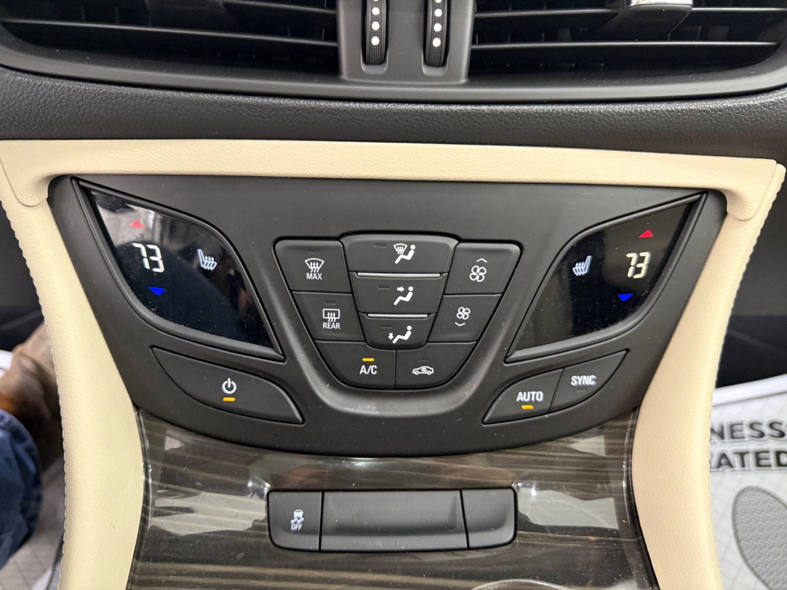 2020 Buick Envision Essence Group